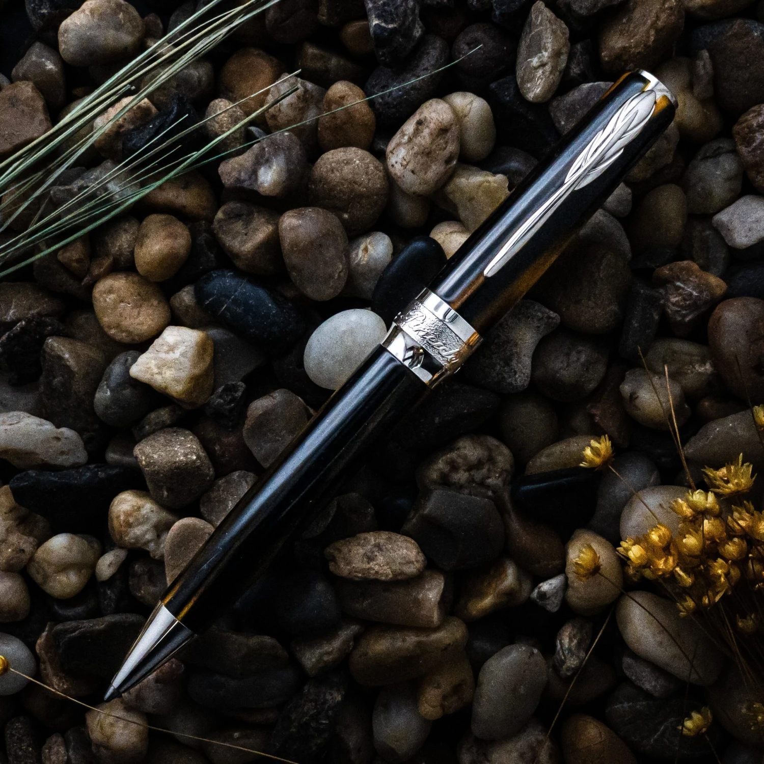 Pineider Arco Blue Bee Limited Edition Ballpoint Pen 2 Pineider Arco Blue Bee Limited Edition Ballpoint Pen - Image 2